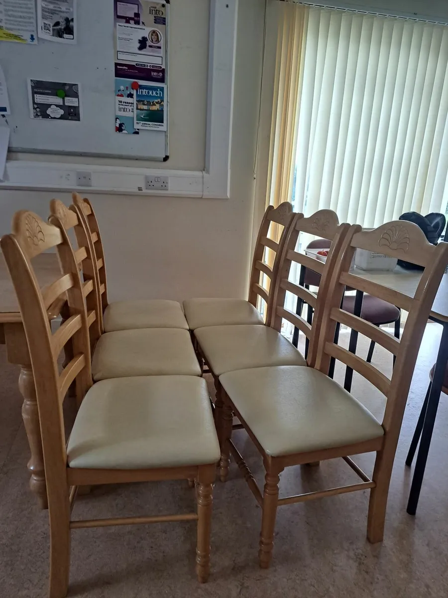 Kitchen table and 6 chairs - Image 2