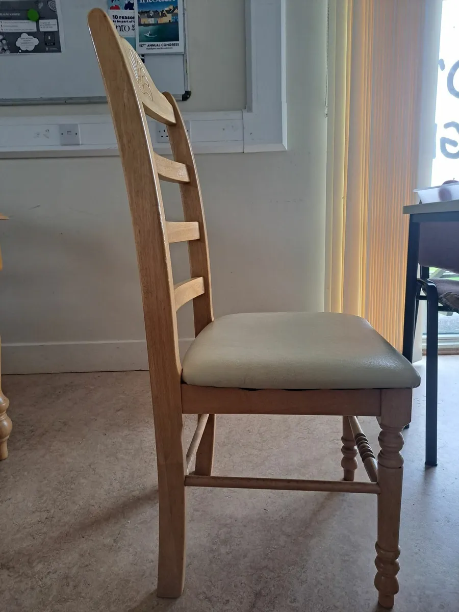 Kitchen table and 6 chairs - Image 3