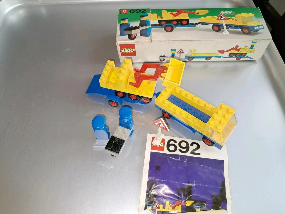 Lego Vintage 692: Construction Road Repair Crew - Image 1