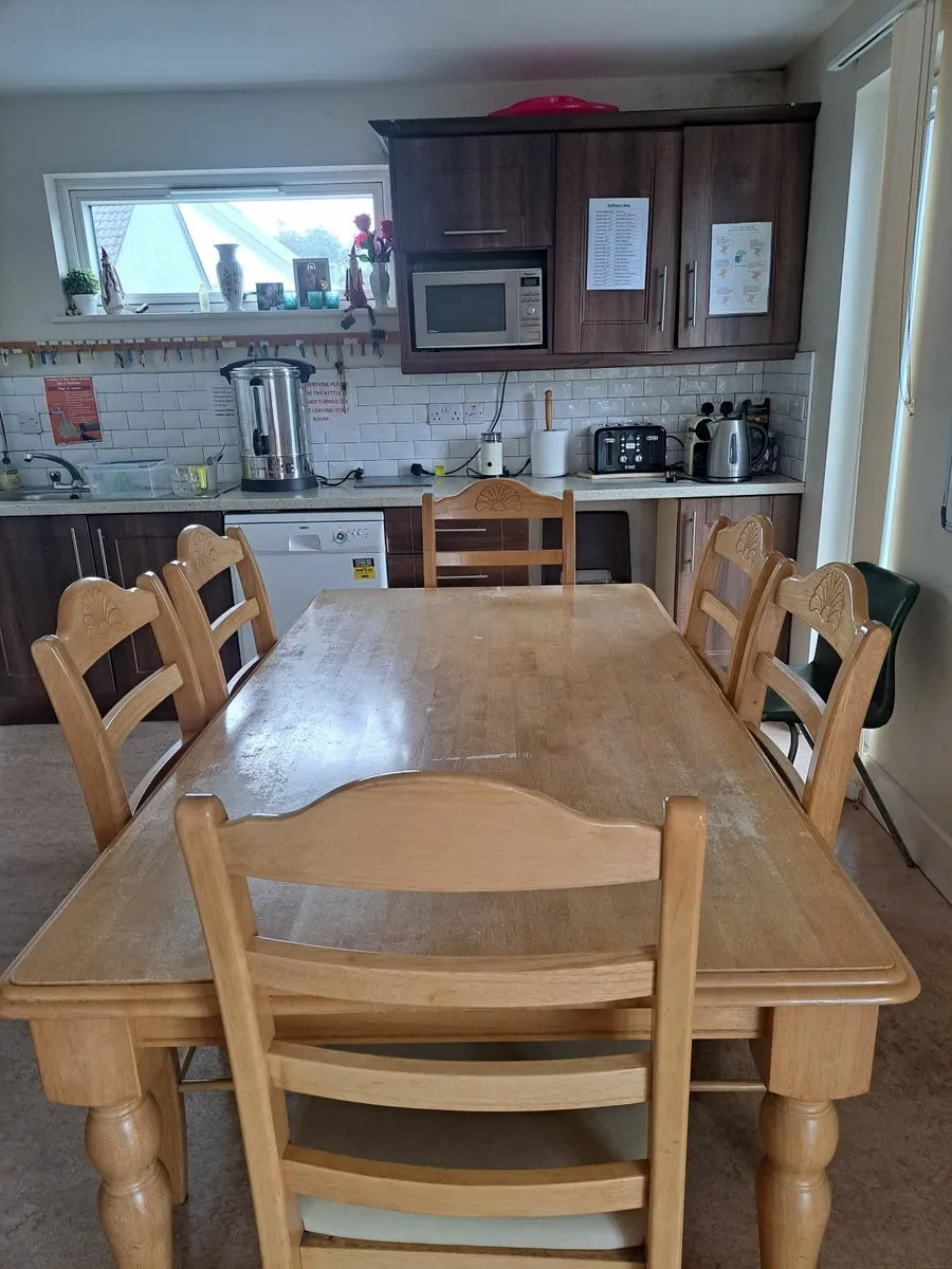Kitchen table and 6 chairs - Image 1