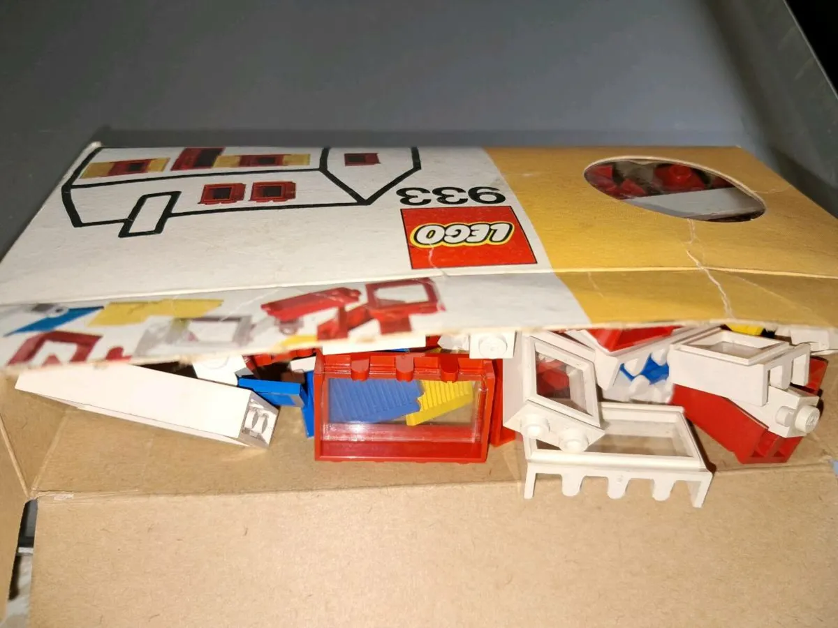 Lego Vintage 933: Doors and Windows - Image 2