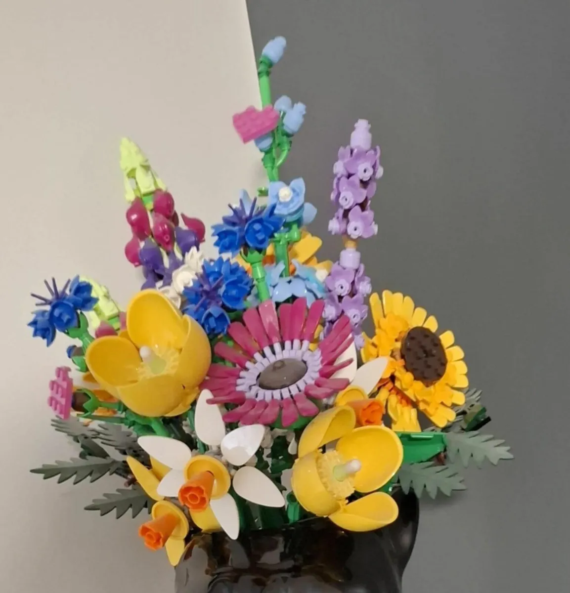 LEGO Wildflower Bouquet Set + Daffodils Flower Set - Image 1