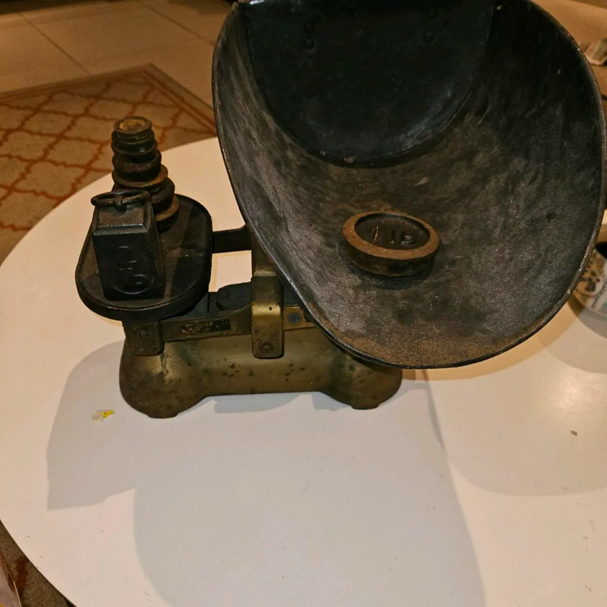 Antique weighing scales - Image 2