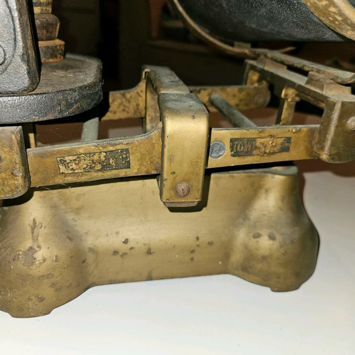Antique weighing scales - Image 3