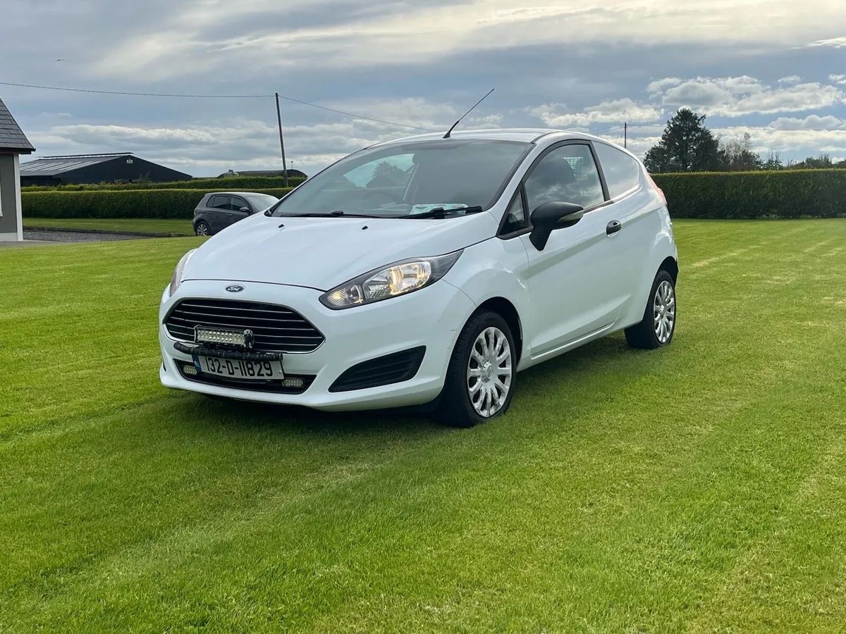Ford Fiesta van - Image 2