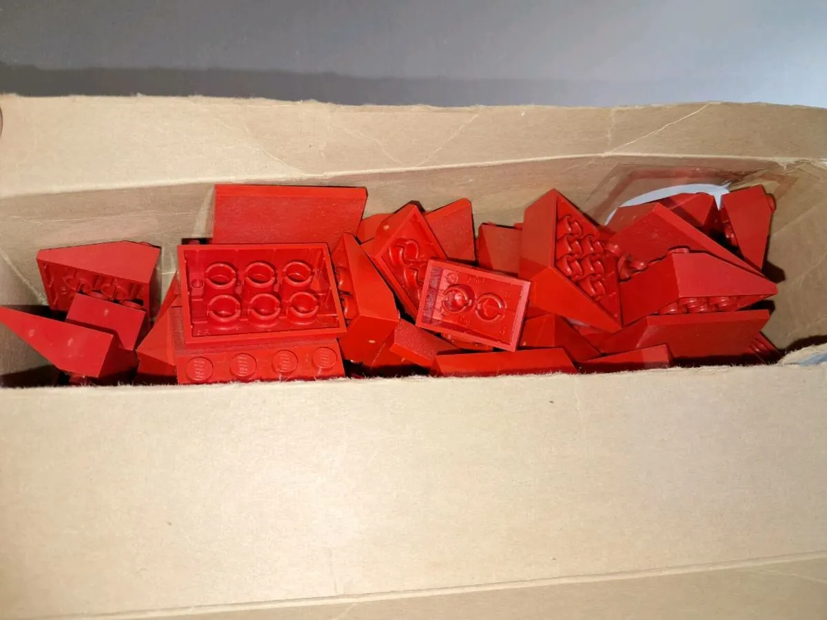 Lego Vintage 935: 33 degree Roof Tiles Set - Image 2