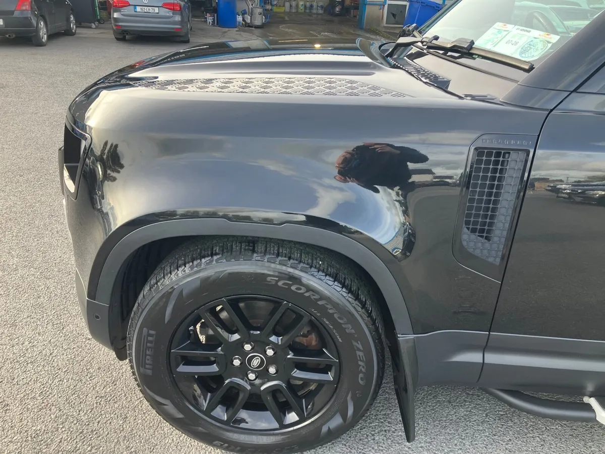 Land Rover Defender 2021 - Image 2