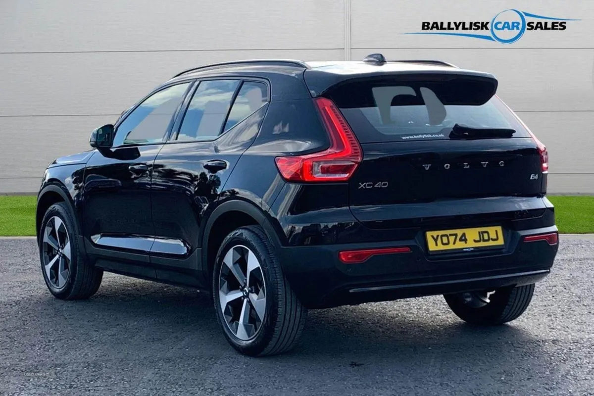 Volvo XC40 2.0 197PS B4P Mhev Plus Dark Auto in B - Image 2