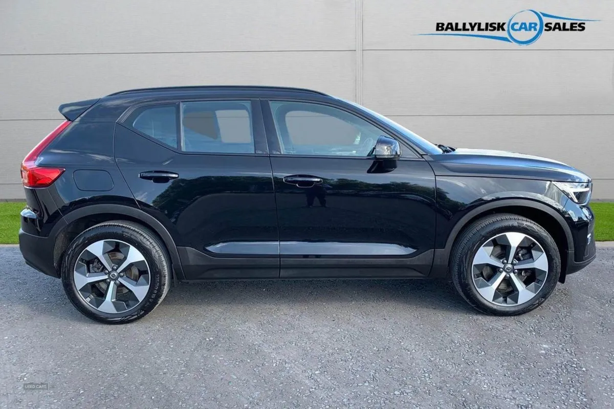 Volvo XC40 2.0 197PS B4P Mhev Plus Dark Auto in B - Image 3