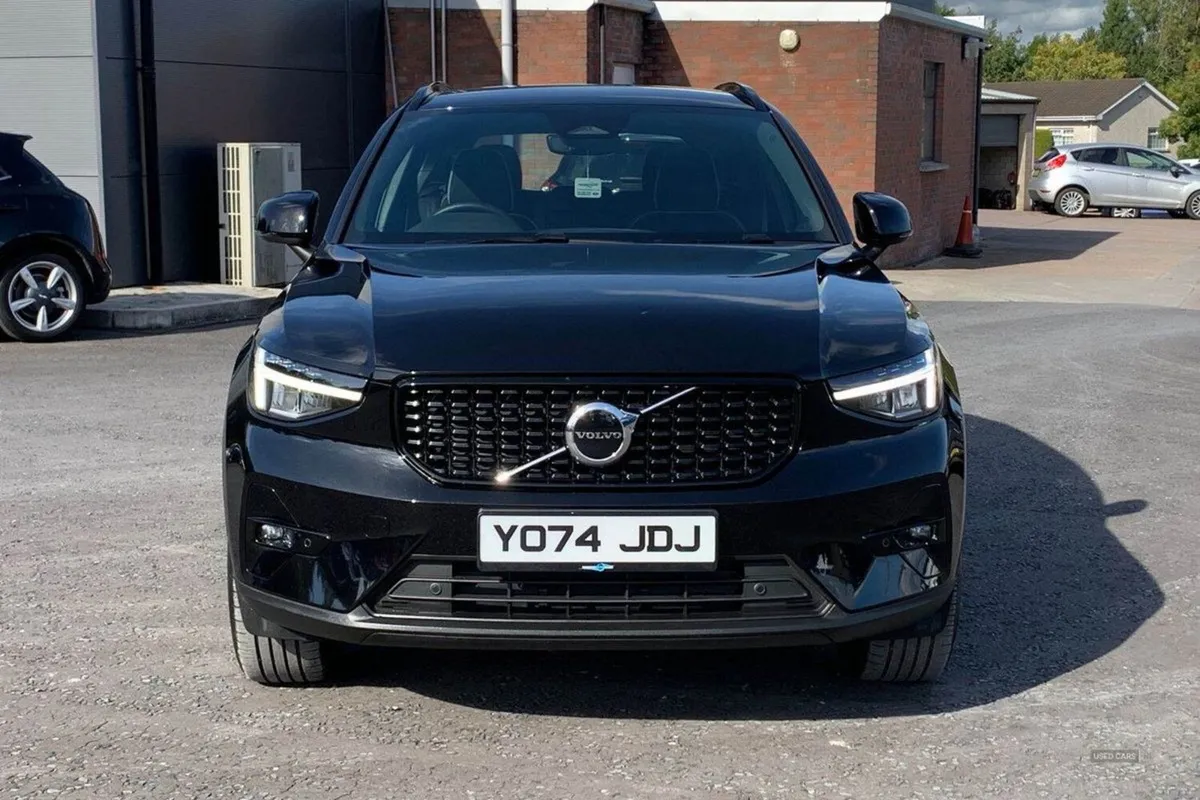 Volvo XC40 2.0 197PS B4P Mhev Plus Dark Auto in B - Image 4