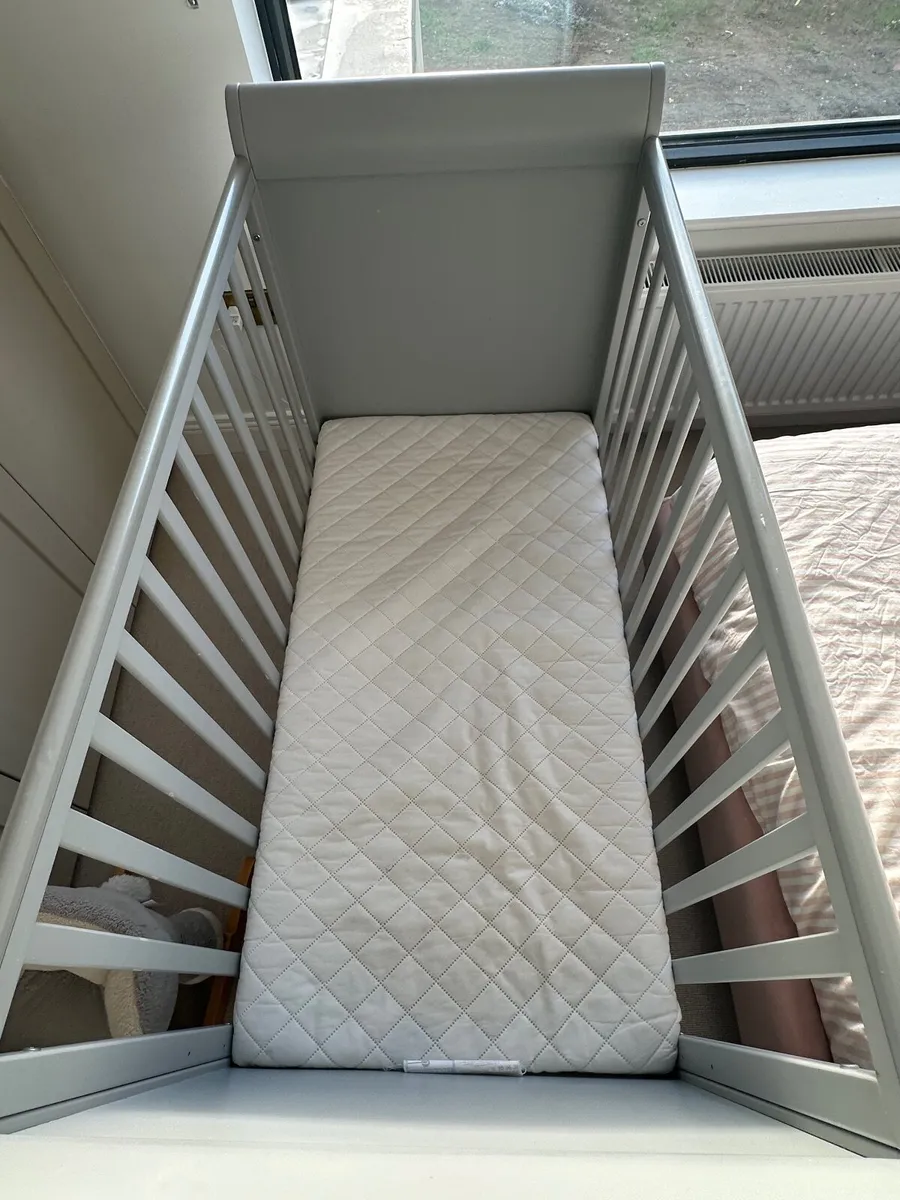 Cot & mattress - Image 3