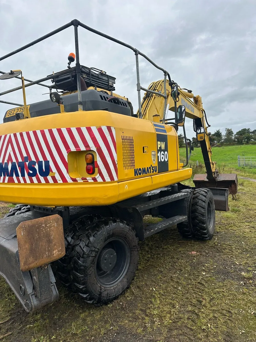 Komatsu Hydraulic Excavator - Image 3