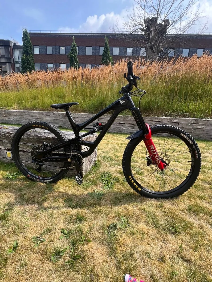 Mountain bike - Image 1
