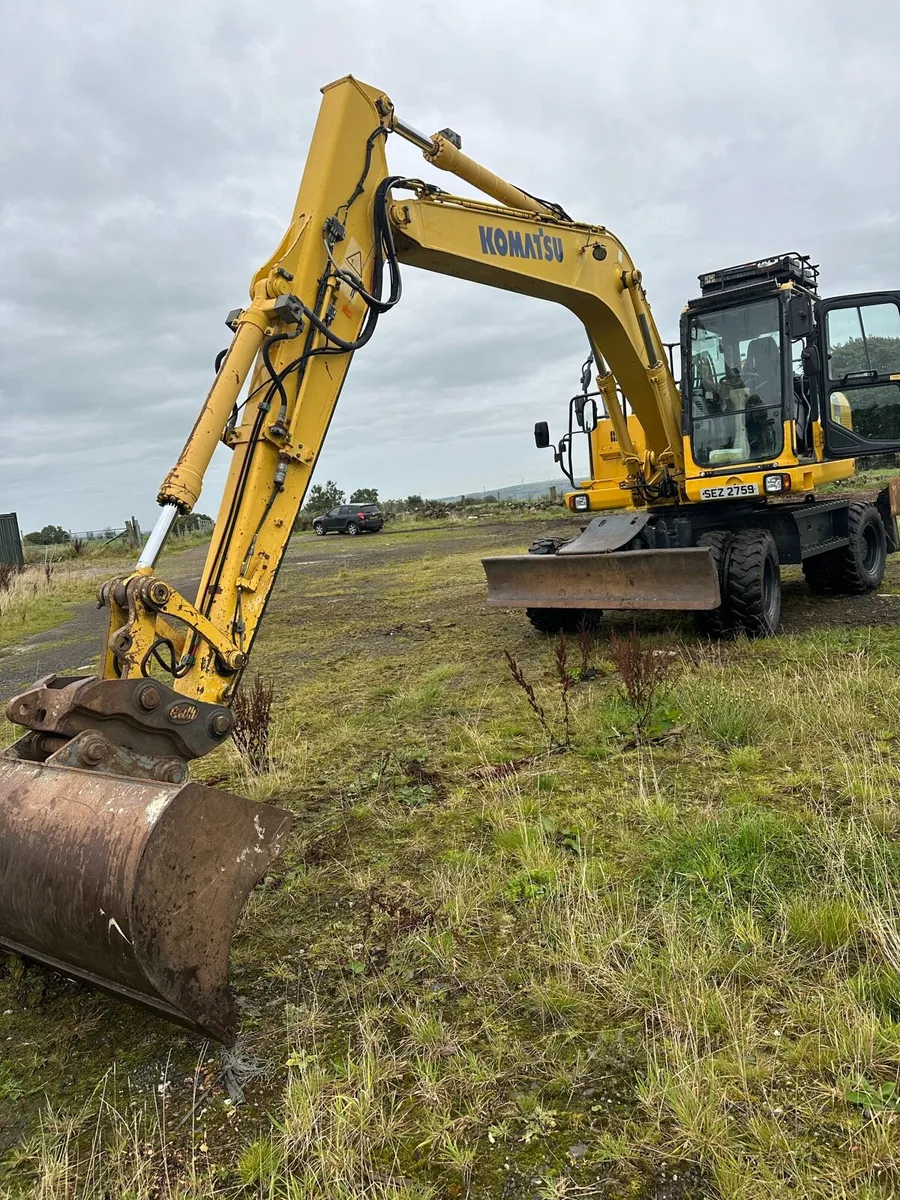 Komatsu Hydraulic Digger - Image 2