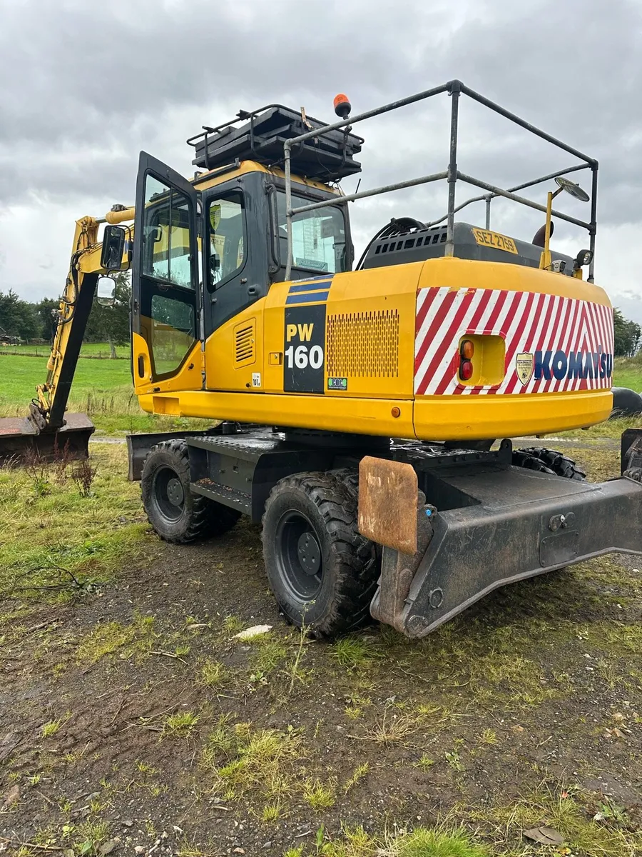 Komatsu Hydraulic Digger - Image 4