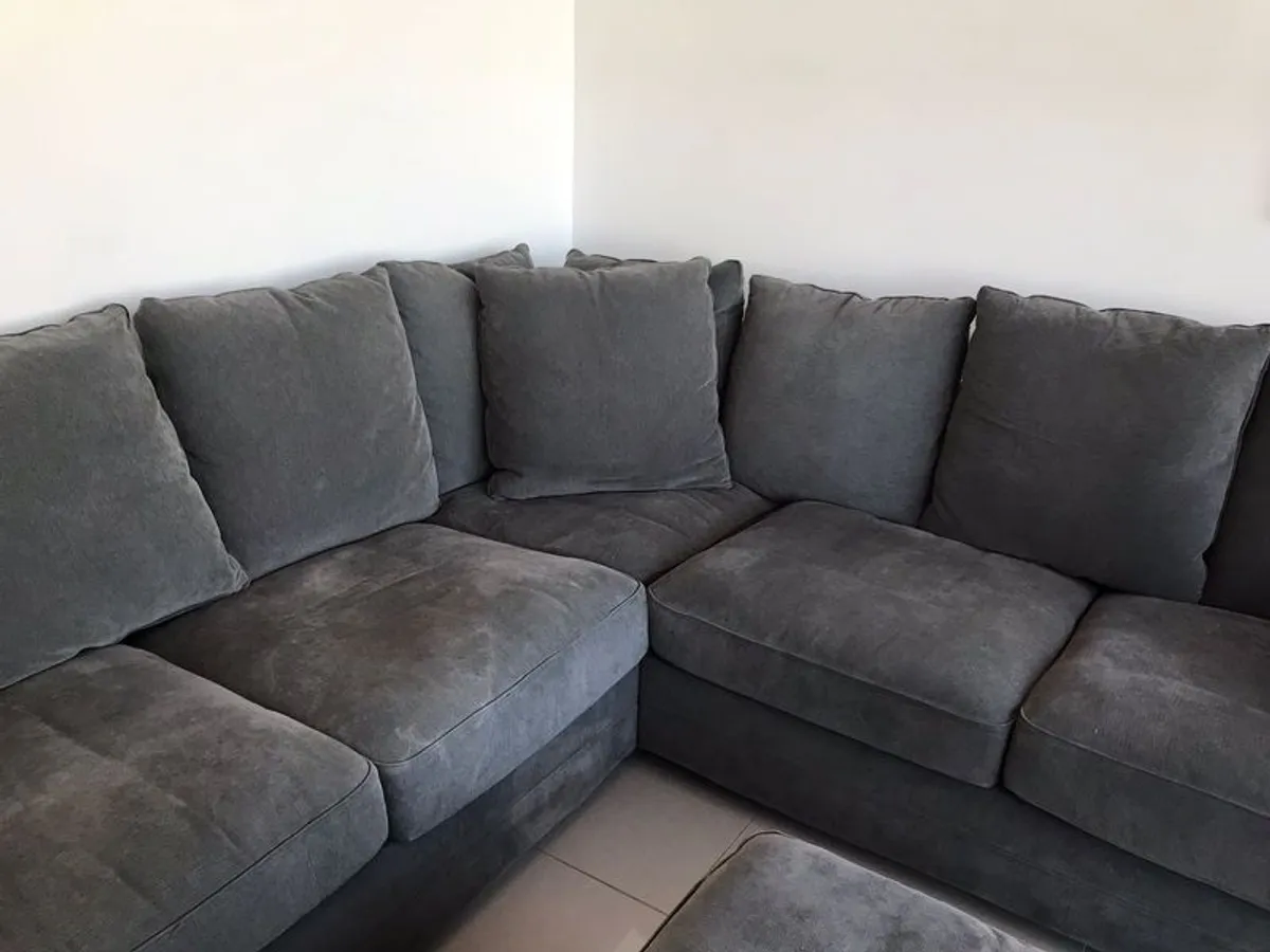 5 seater corner sofa & footstool - Image 3