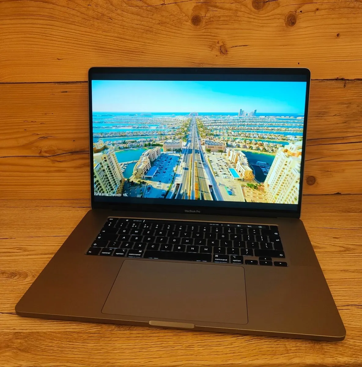 Macbook Pro 2019 16" / Intel i7 / Radeon Pro / - Image 1