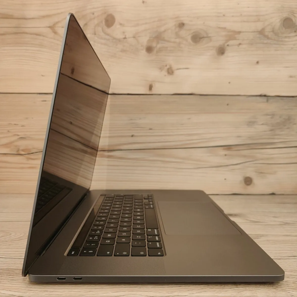 Macbook Pro 2019 16" / Intel i7 / Radeon Pro / - Image 3
