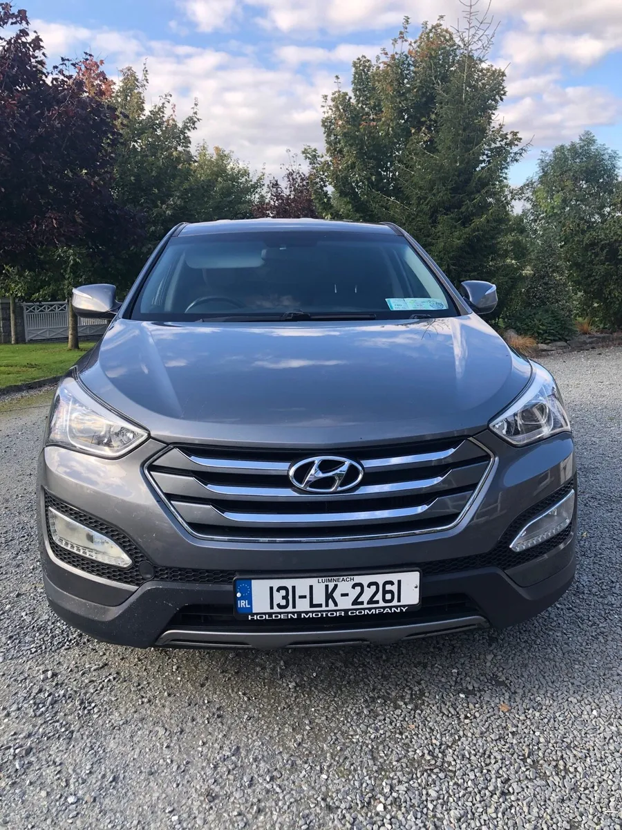 7 Seater Hyundai Santa Fe - Image 1