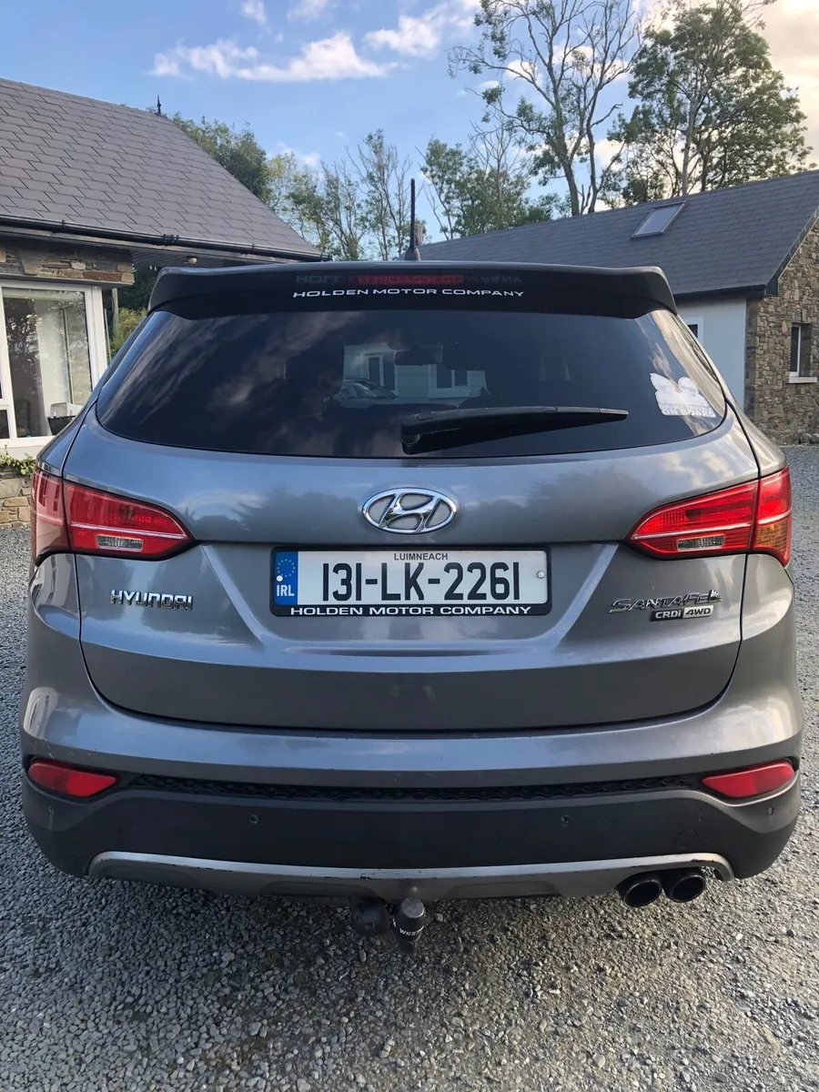 7 Seater Hyundai Santa Fe - Image 2