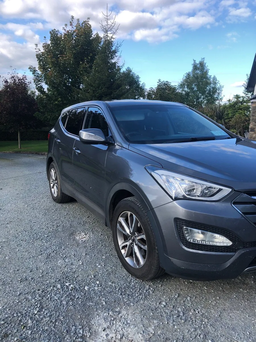 7 Seater Hyundai Santa Fe - Image 3