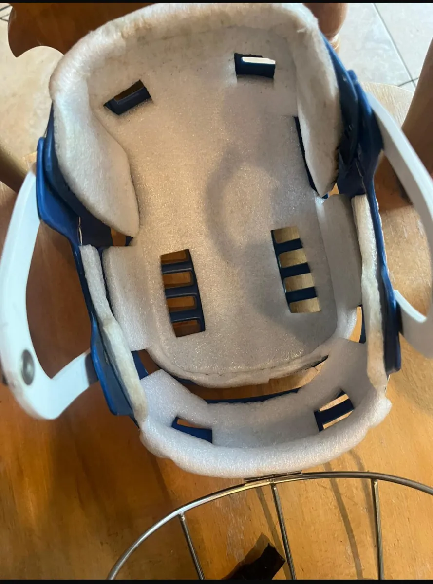 Oldstyle blue hurling helmet - Image 4