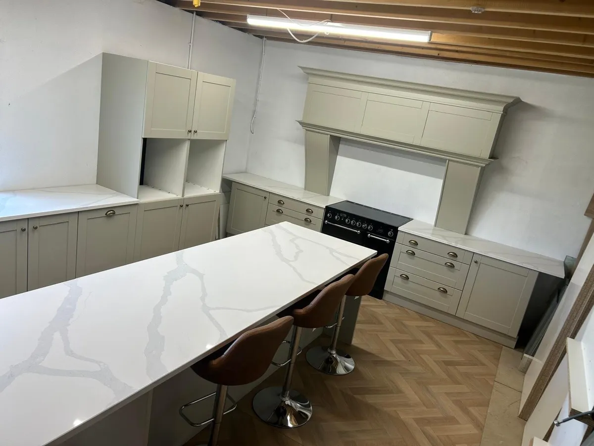 Large painted kitchen farrow & ball - Image 1