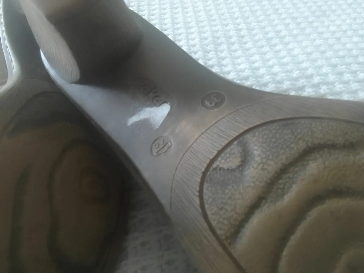 RIEKER  VINTAGE TAUPE LEATHER STRAPPY SHOES SIZE 6 - Image 3