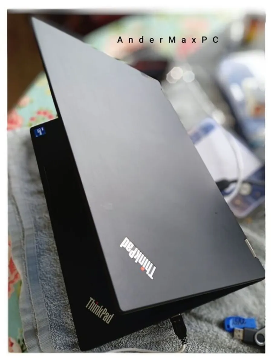 Lenovo ThinkPad P15 Gen 2 - Workstation Laptop - Image 4