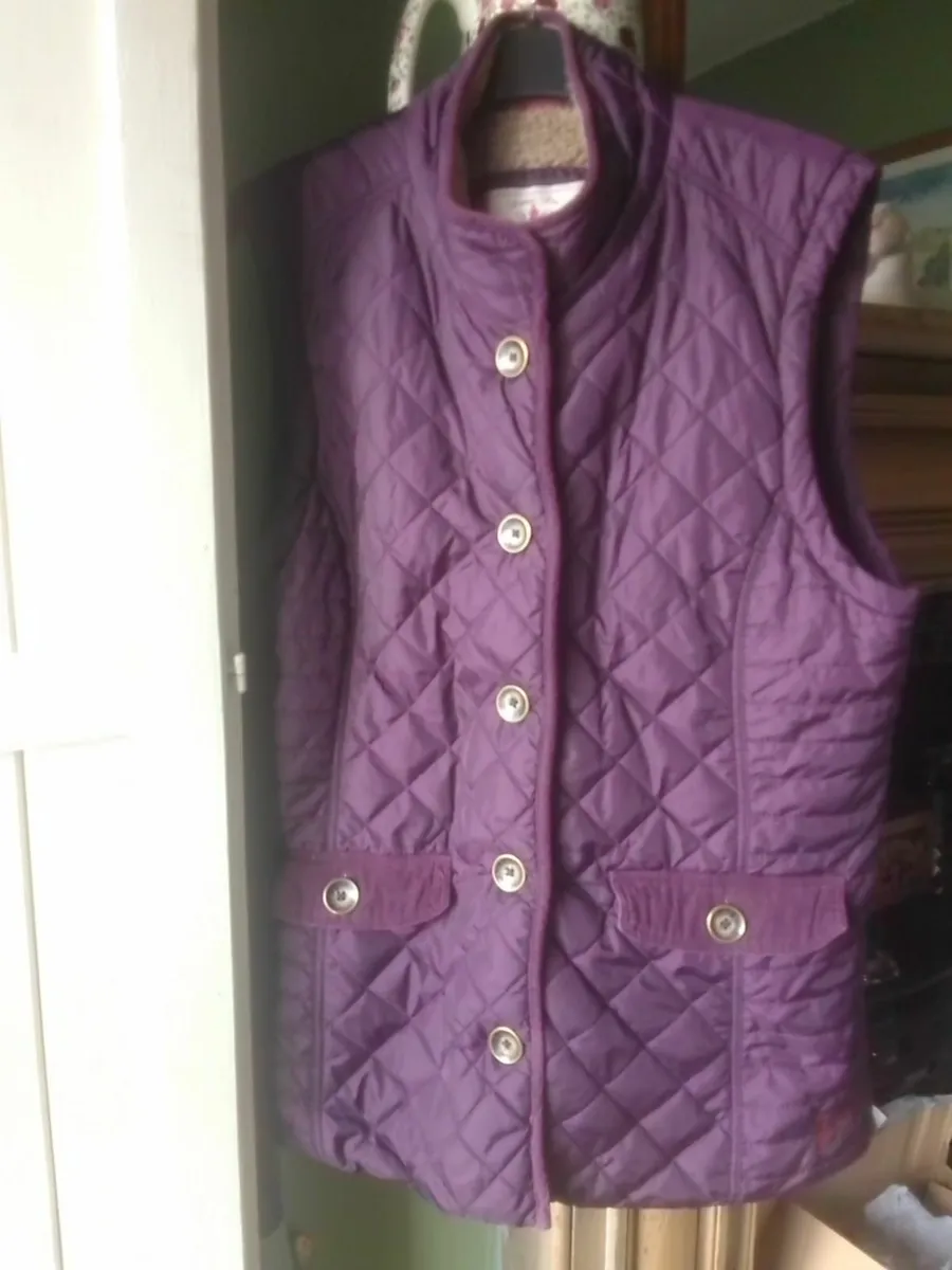 JACK MURPHY PURPLE QUILTED FLEECE LINED GILET 16 - Image 1