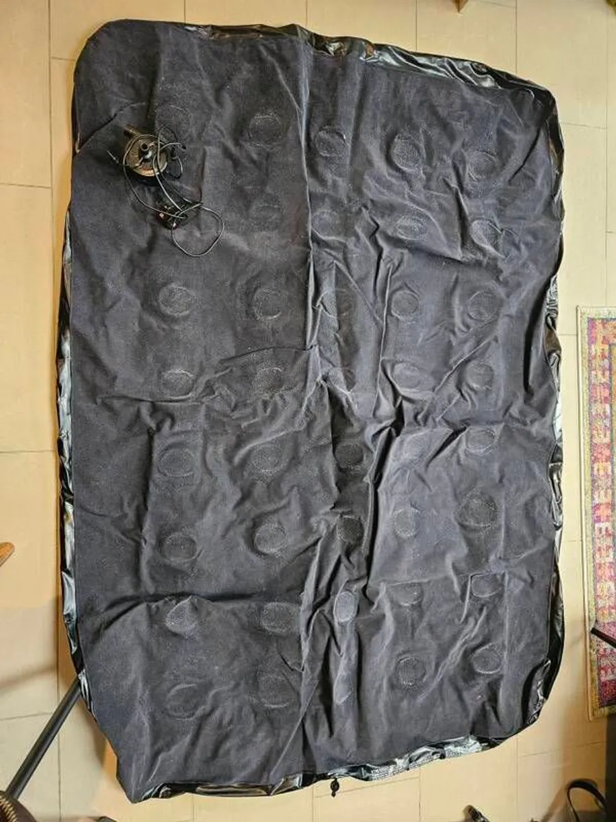 Trespass Double Air Mattress and pump - Image 2