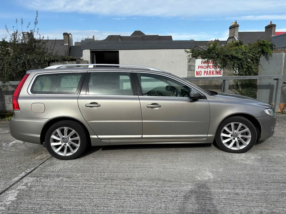 Volvo V70 2015, D4 Automatic - Image 1