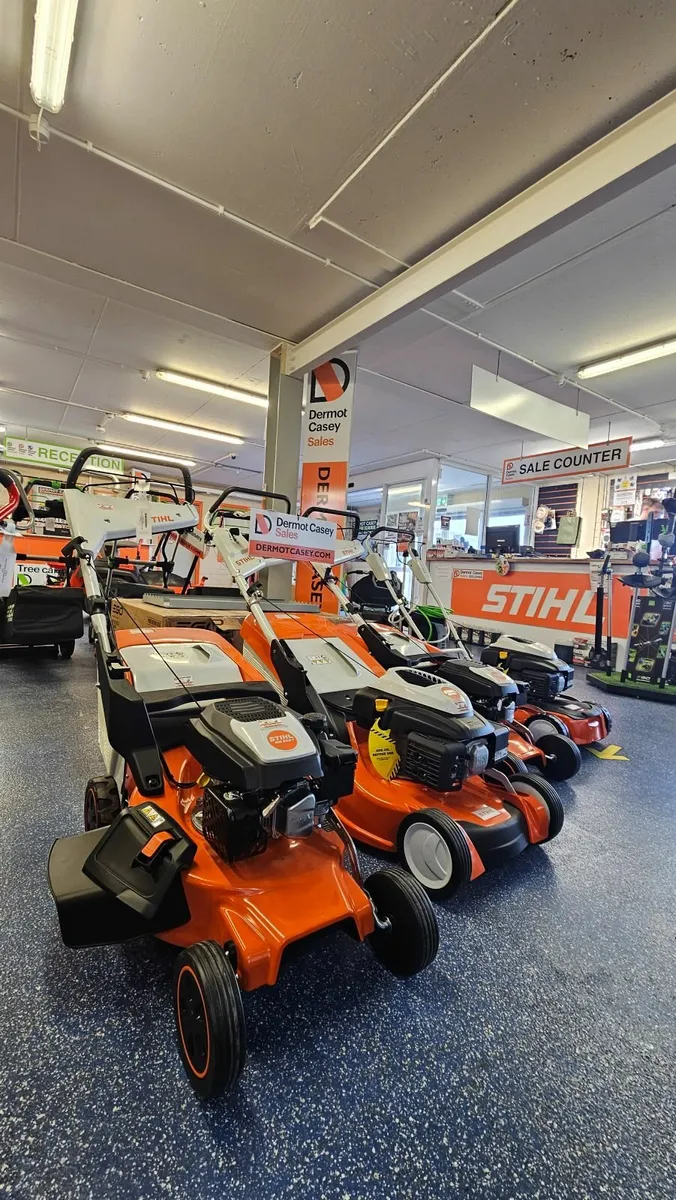Selection Of Lawn Mowers On Sale - Image 3