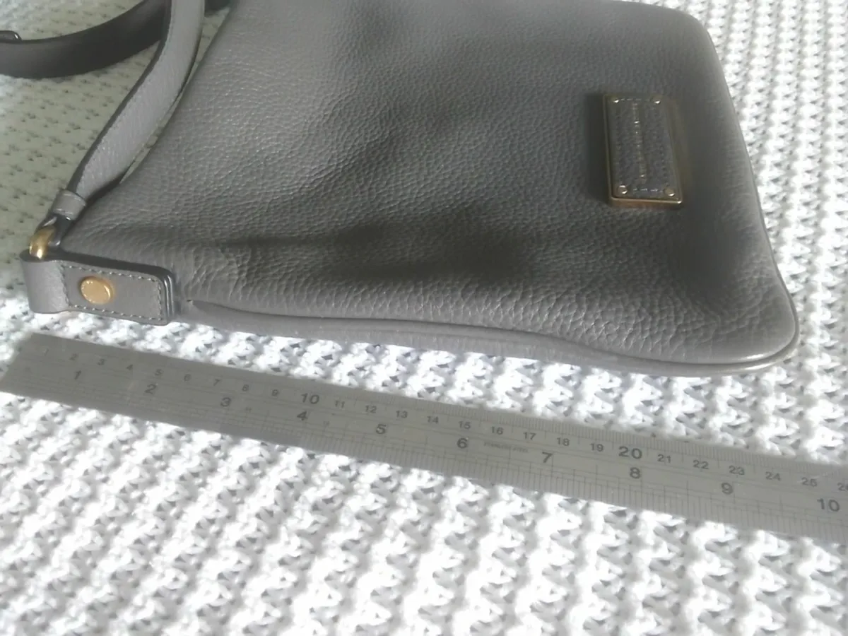 MARC JACOBS GREY COW LEATHER CROSS BODY BAG - Image 4
