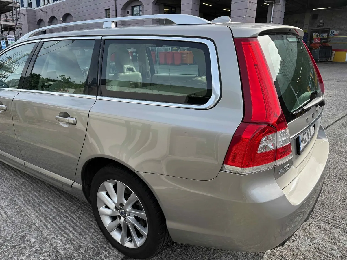Volvo V70 2015, D4 Automatic - Image 2