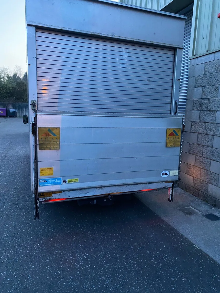 MAN WITH A VAN TAIL LIFT - Image 3