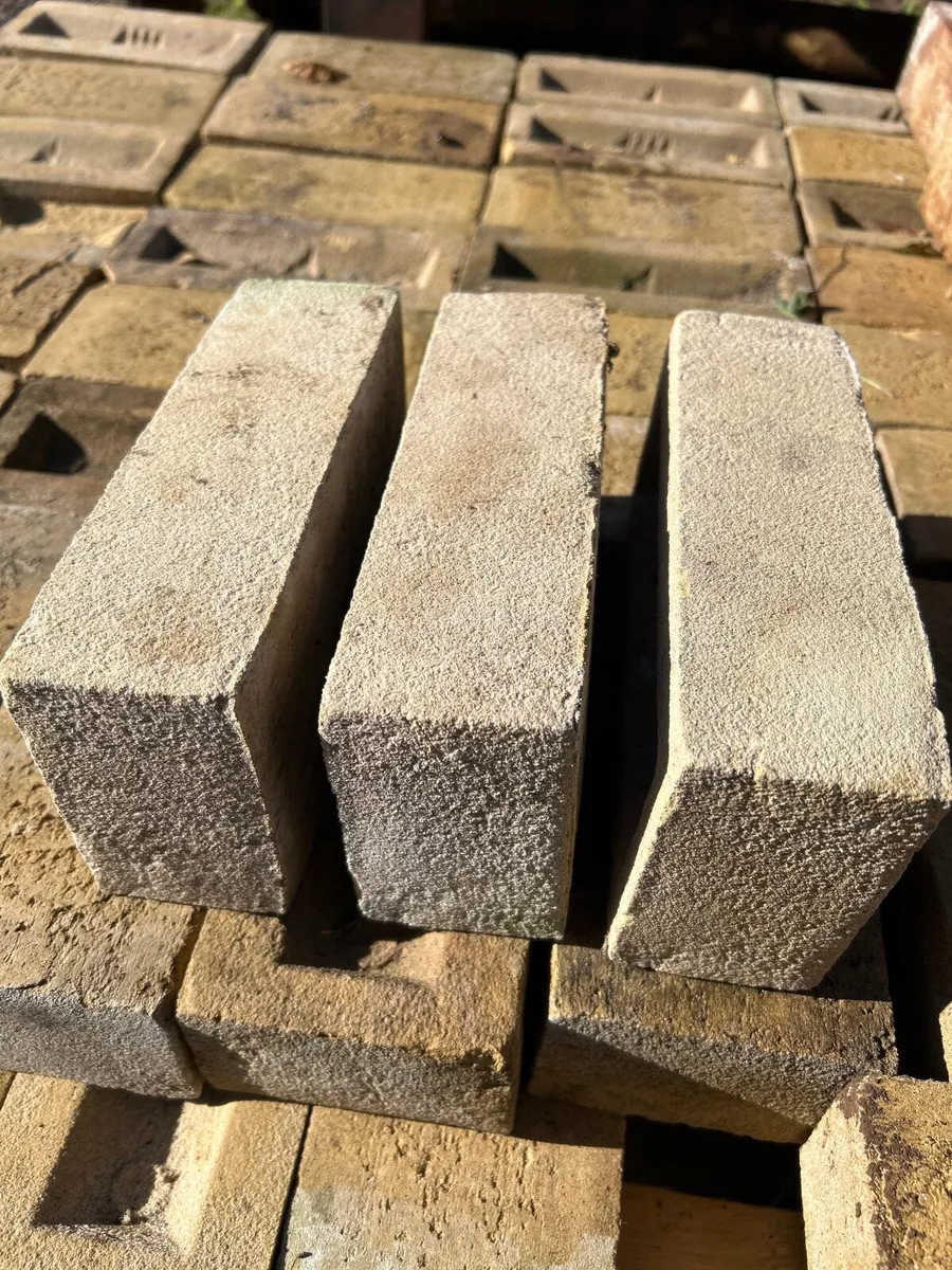 Bricks yellow buffed - Image 1