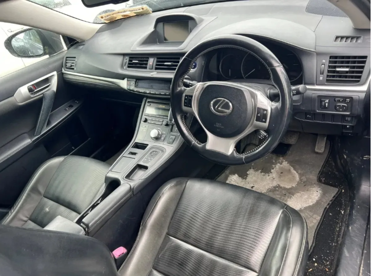132 Lexus CT200 1.8 Hybrid - Image 2