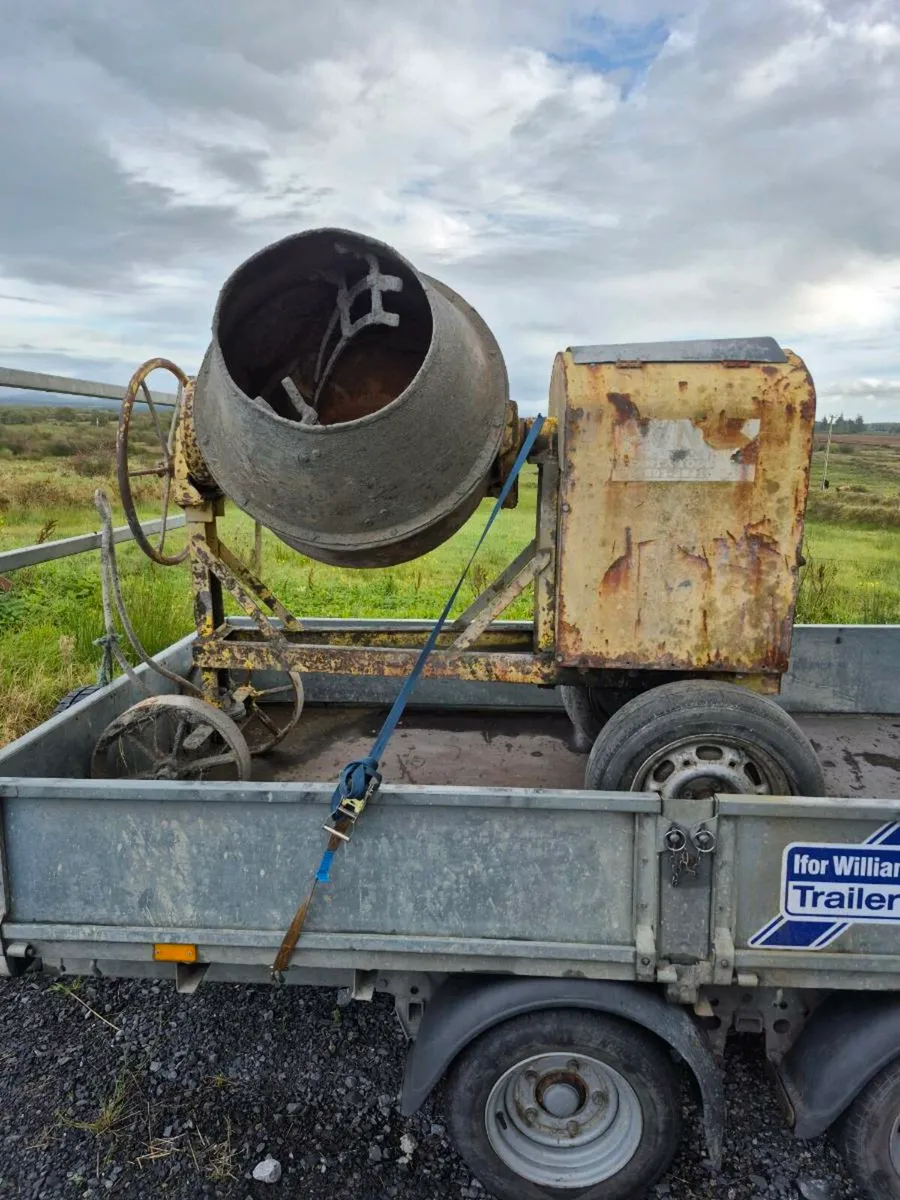 Cement mixer - Image 1