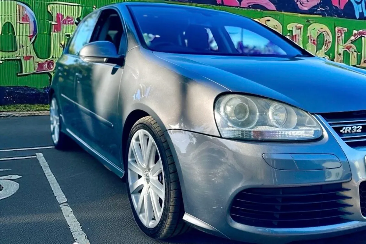 Volkswagen Golf V6 R32 Hatchback
