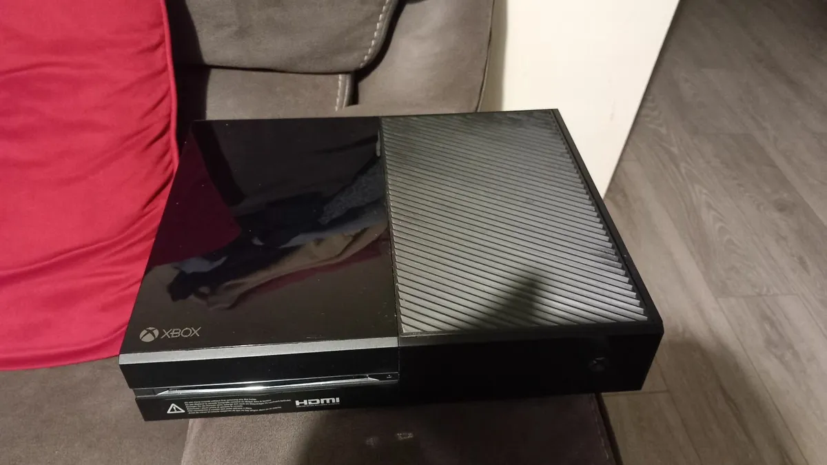 Xbox one + 4 game's - Image 1