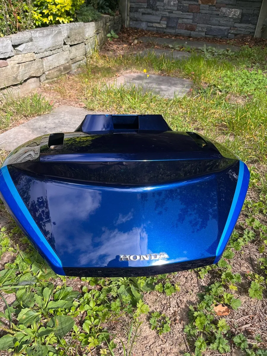 GL 1800 trunk *like new* - Image 3