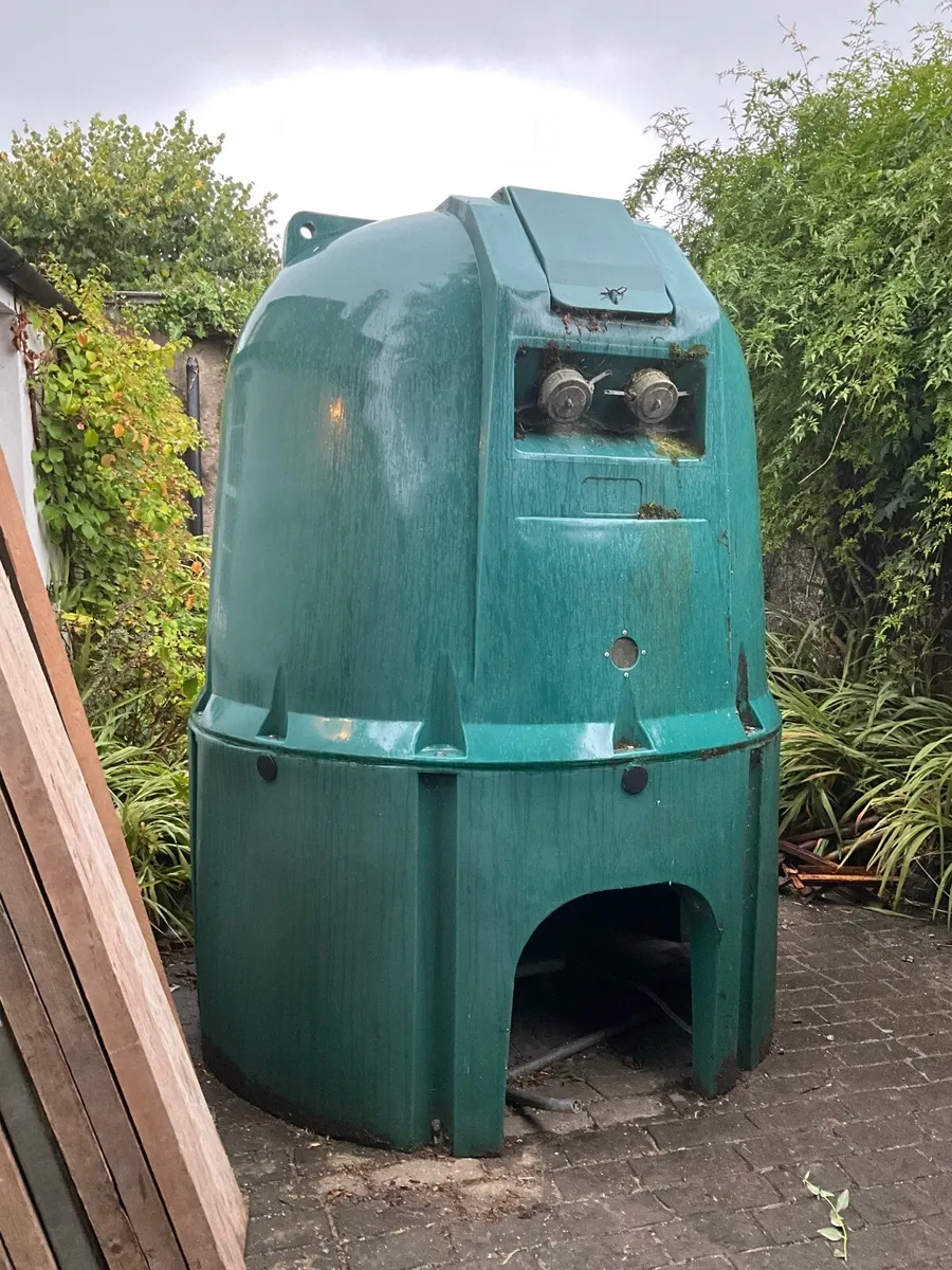 3 ton bulk wood pellet storage tank and auger - Image 1
