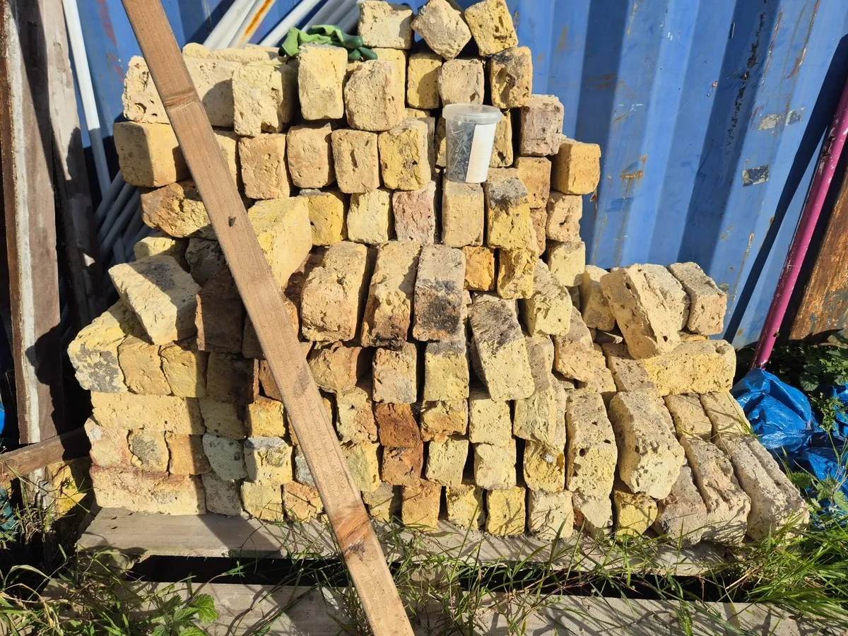 Yellow bricks - Image 2