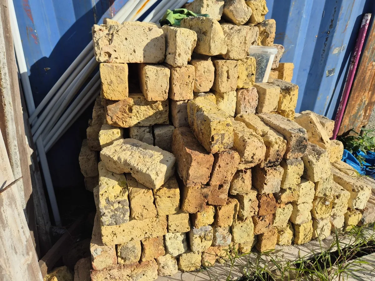 Yellow bricks - Image 4