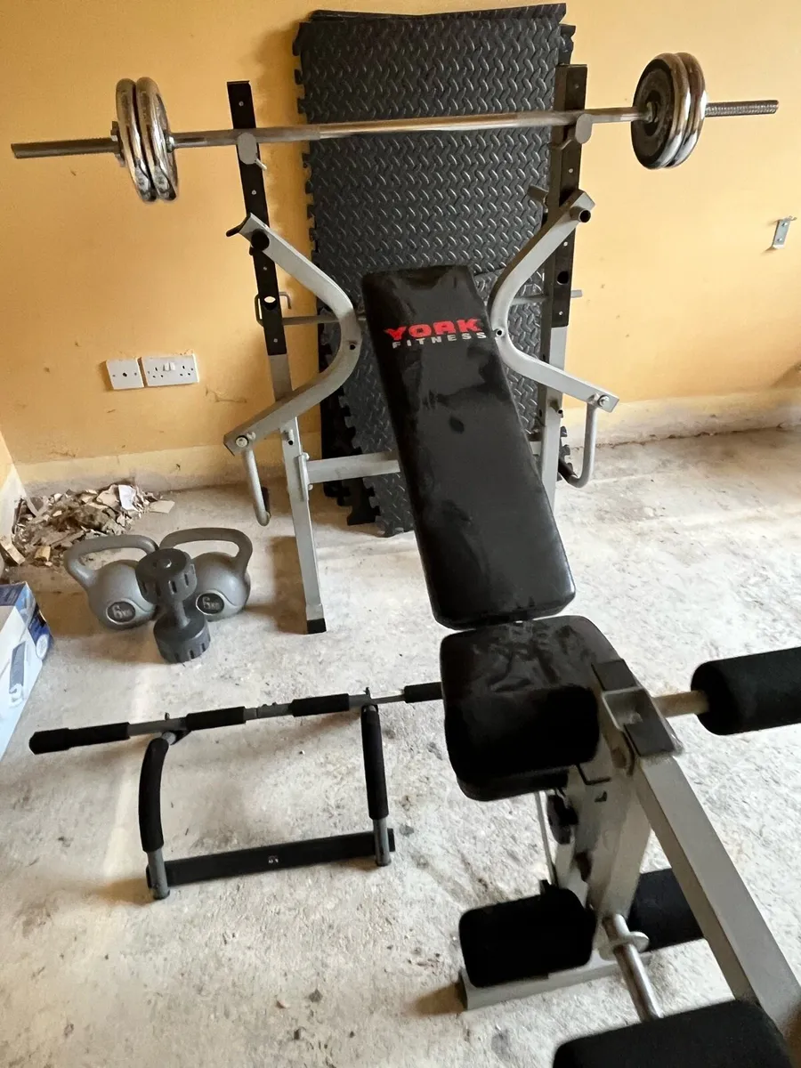 Weight bench and weights - Image 3