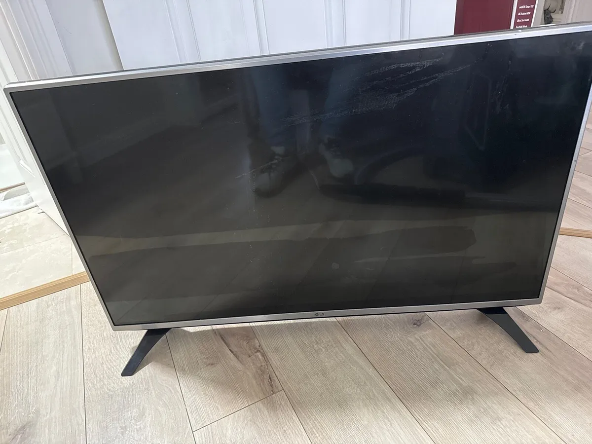 Tv - damaged - Image 1