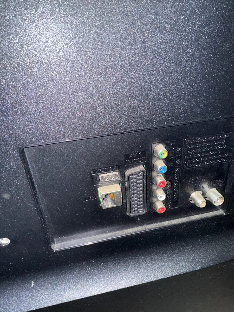 Tv - damaged - Image 3