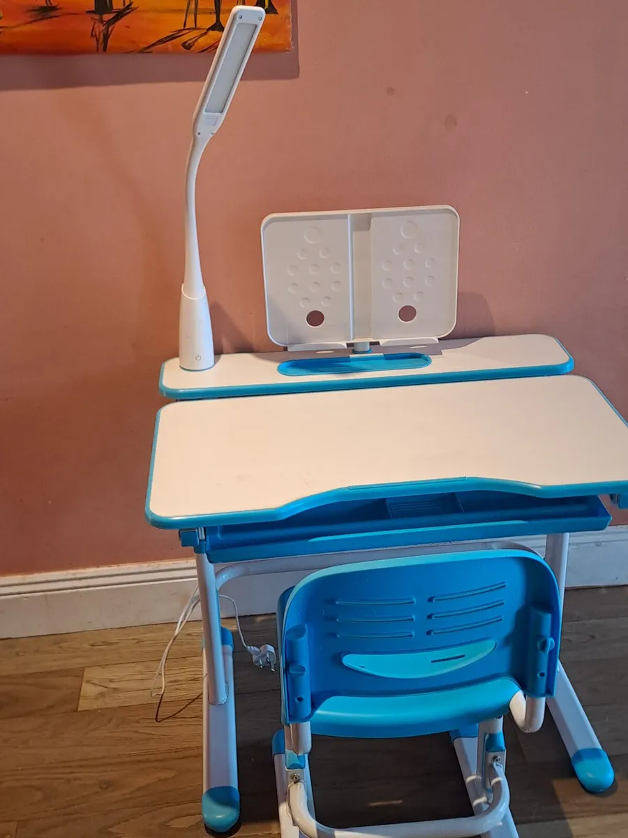 Children desk & chair - Image 4