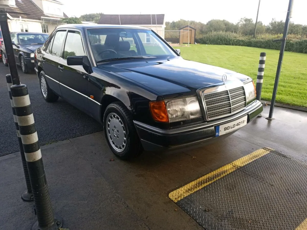 Mercedes Benz 260e - Image 1
